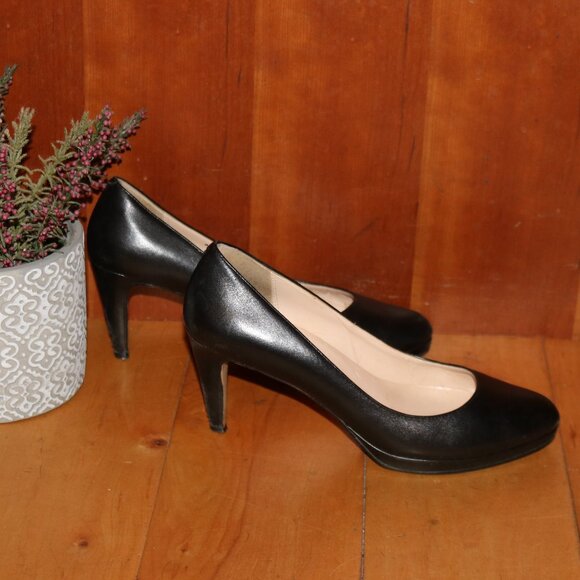 Cole Haan Chelsea Black Leather Platform Classic Heels Sz 7.5 - Picture 3 of 8